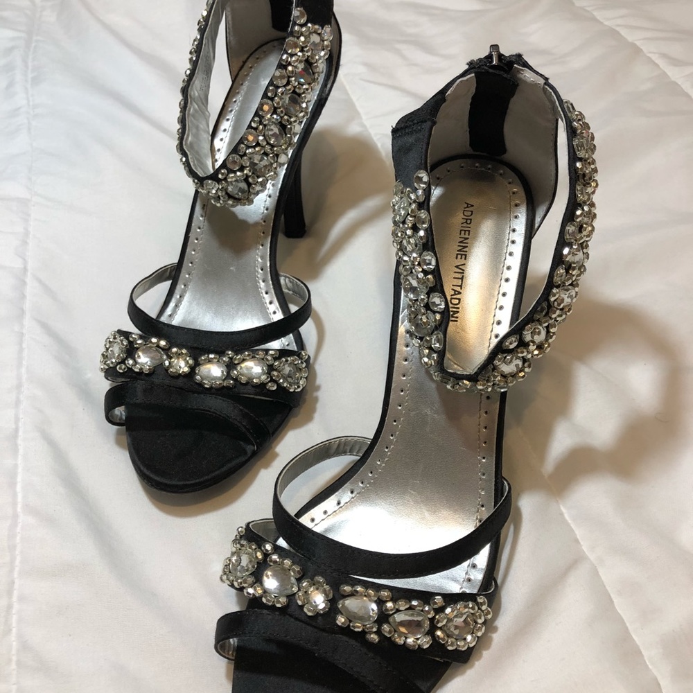 Black high heels with jewels✨